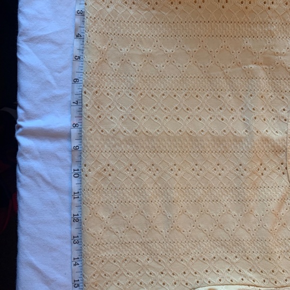 Alishebuy.Yellow stretch blouse with embroidery. Size S. Made in China. - Picture 4 of 7